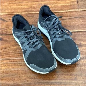 Adidas tennis shoes size 8